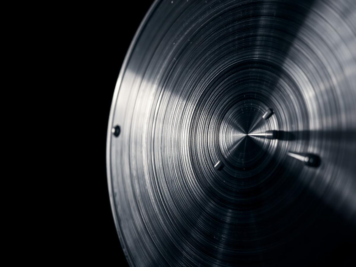 Spun stainless steel dished head with concentric tool marks